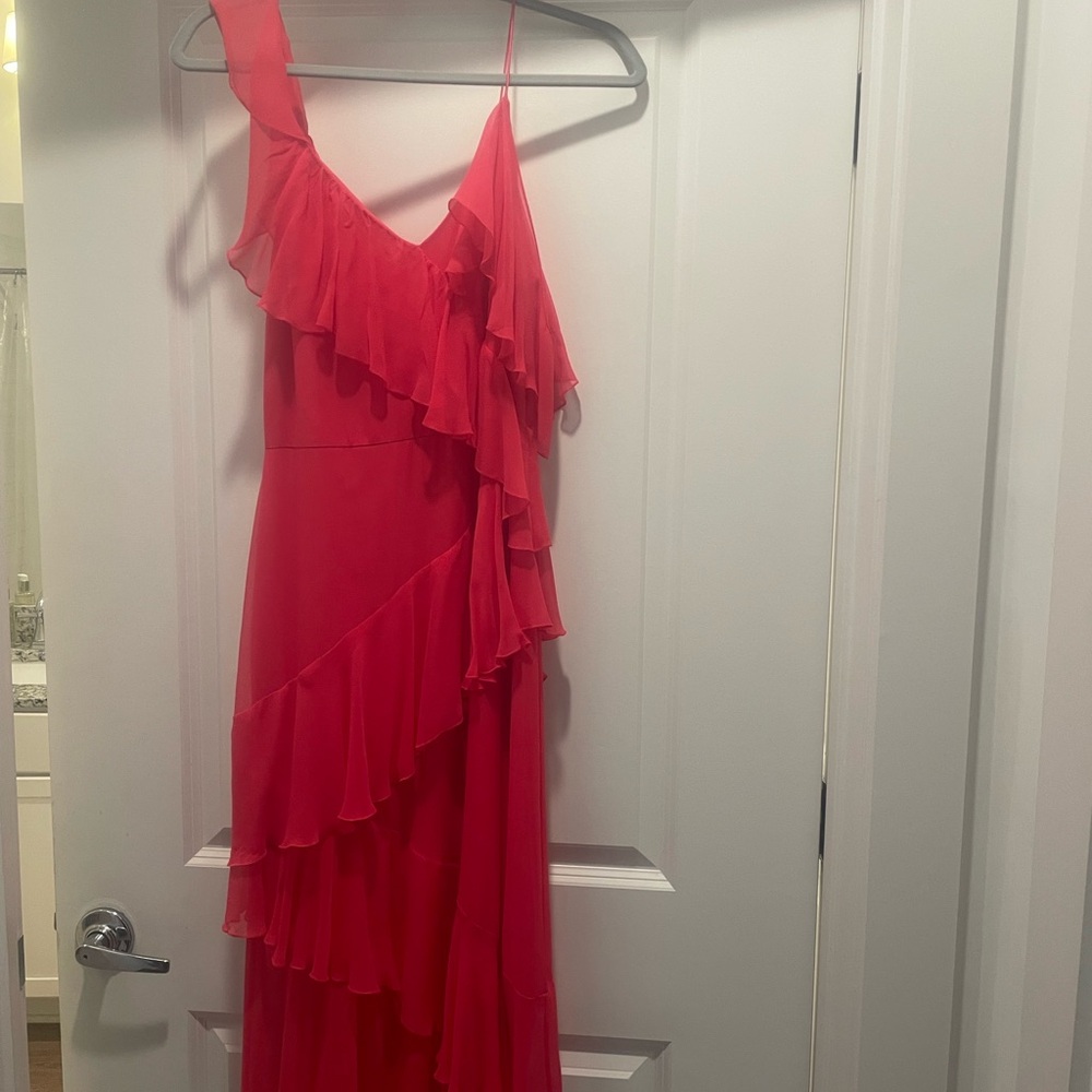 Alice + Olivia One Shoulder silk Chiffon Coral midi dress. Size 8